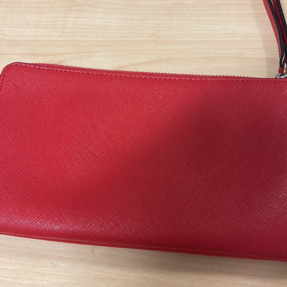 GUESS Strappy Wristlet Wallet Pre Owned - Picture 4 of 5